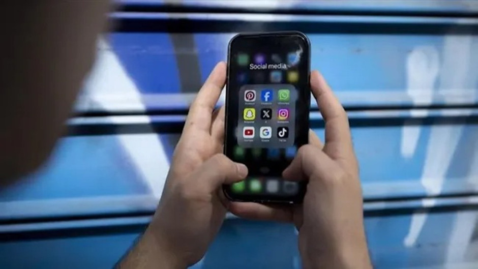 Sosyal medyaya yaş sınırı geliyor: Ebeveyn onayı şart olacak