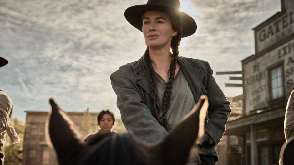 Eleştirmenlerin beğenmediği dizi zirveye oynuyor