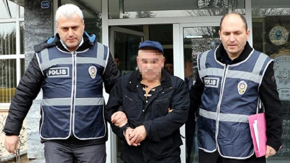 Liseli kızı otobüste sıkıştırıp...