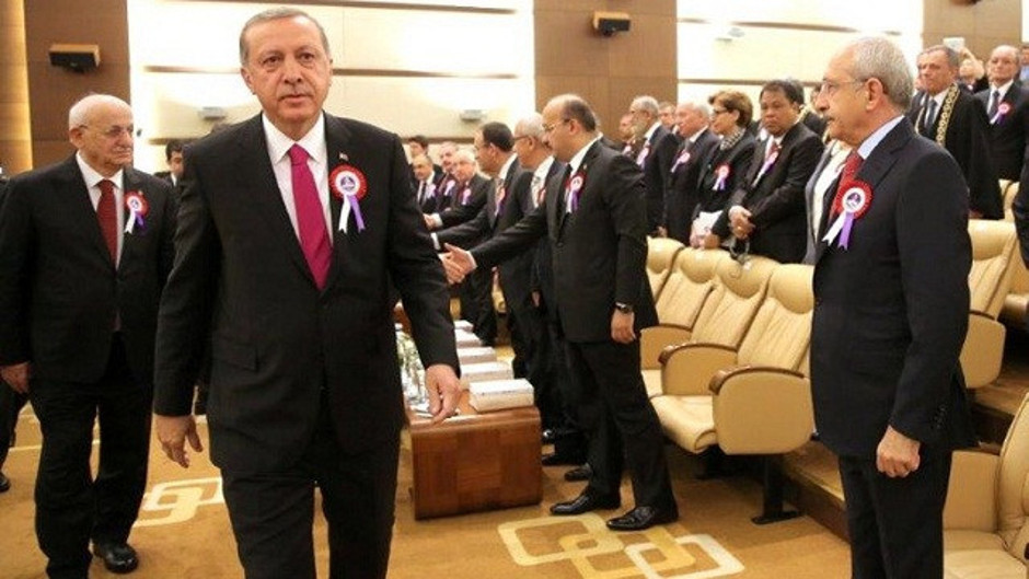 Erdoğan Kılıçdaroğlu'nun elini sıkmadı!