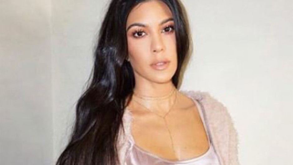 Kourtney Kardashian hamileyim diye trolledi