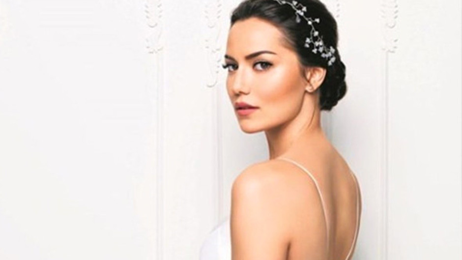 Fahriye Evcen gelinlik provasında