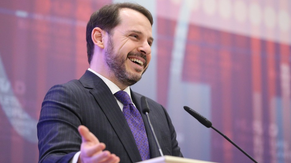 Berat Albayrak'ın instagram'dan istifası: Trajedi mi, komedi mi?