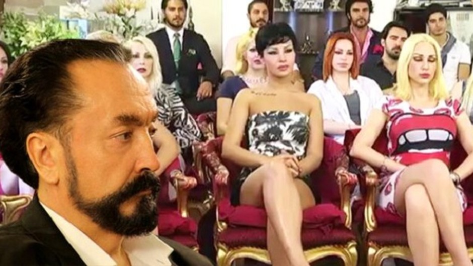 İki kişi bana tecavüz ederken Adnan Oktar içeri girdi ve..