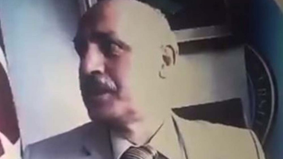 Koca Dekana bak: Kızların resimlerini görüyoruz..