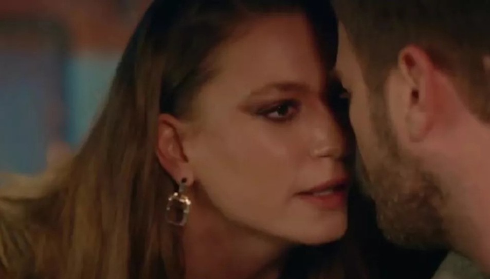 Serenay Sarıkaya ve Kıvanç Tatlıtuğ Nefes Kesti