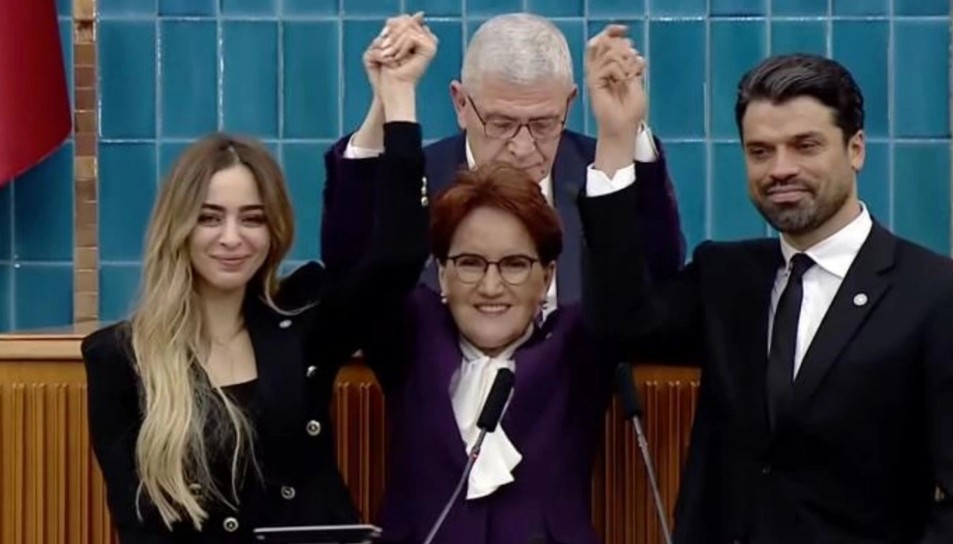Gökhan Zan İYİ Parti'ye Katıldı, Rozetini Akşener Taktı
