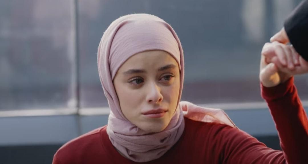 Seksi oyuncu İlayda Alişan yeni dizisi için türbana girdi: İşte İlayda Alişan'ın tesettürlü hali - Resim: 1