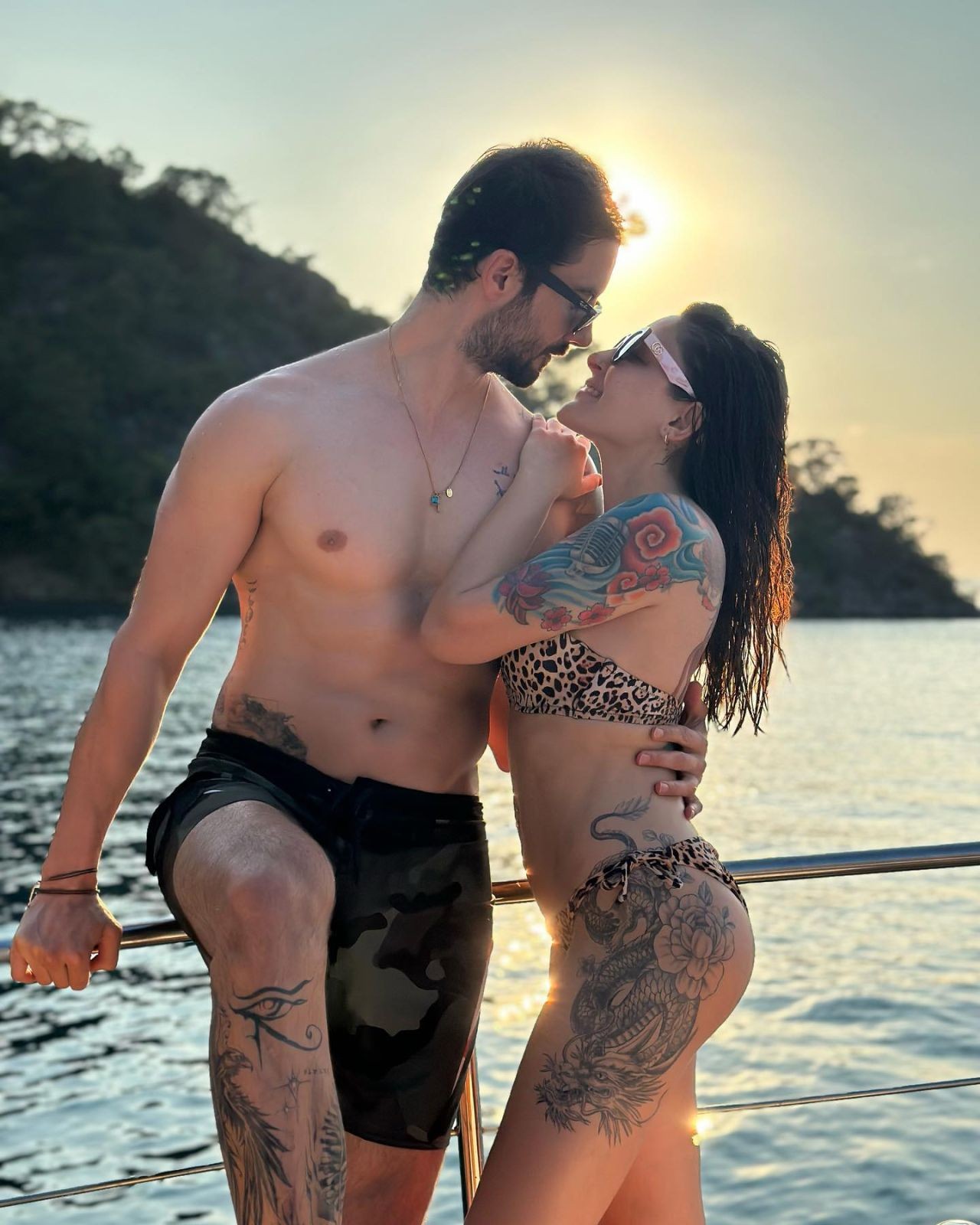 Melek Mosso Bali tatilinde hastalık kaptı: Bacakları kabardı - Resim: 2