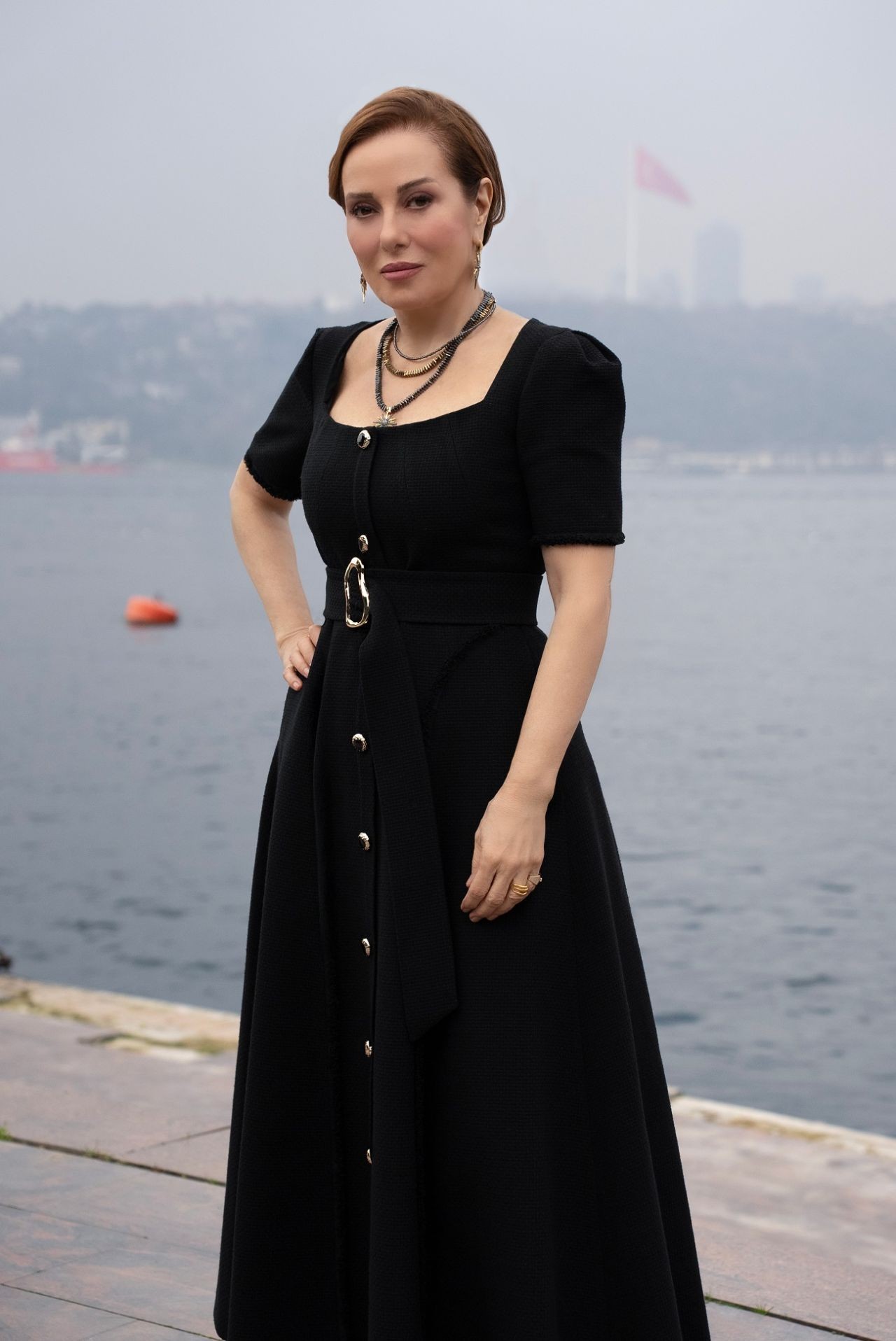 Piyasa dizisinde Ayça Bingöl ve Zuhal Olcay oyunculuklarıyla büyülüyor - Resim: 3