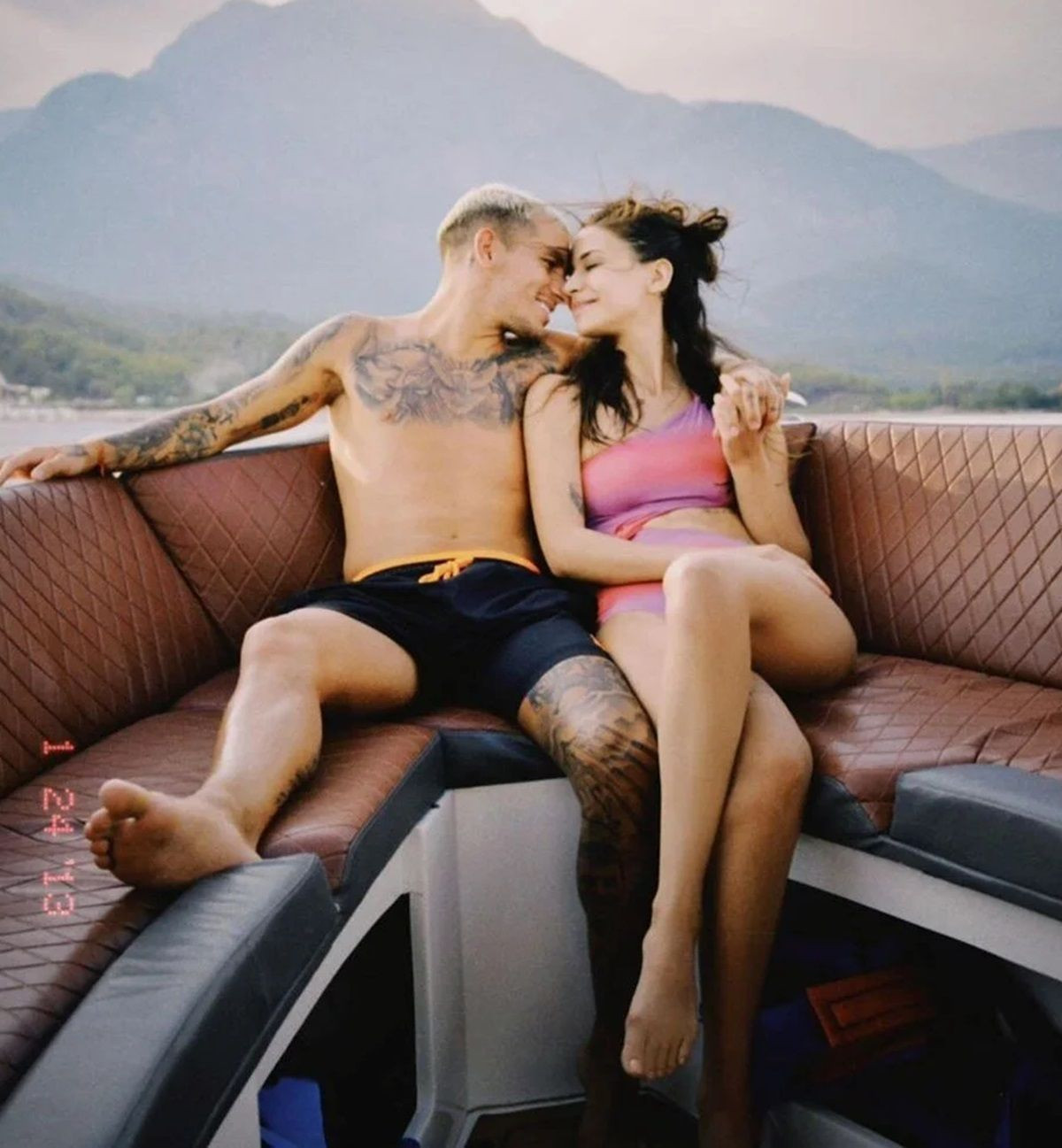 Çift Kişilik Oda'nın Nilüfer'i Devrim Özkan beyaz bikinisiyle sezonu açtı - Resim: 9