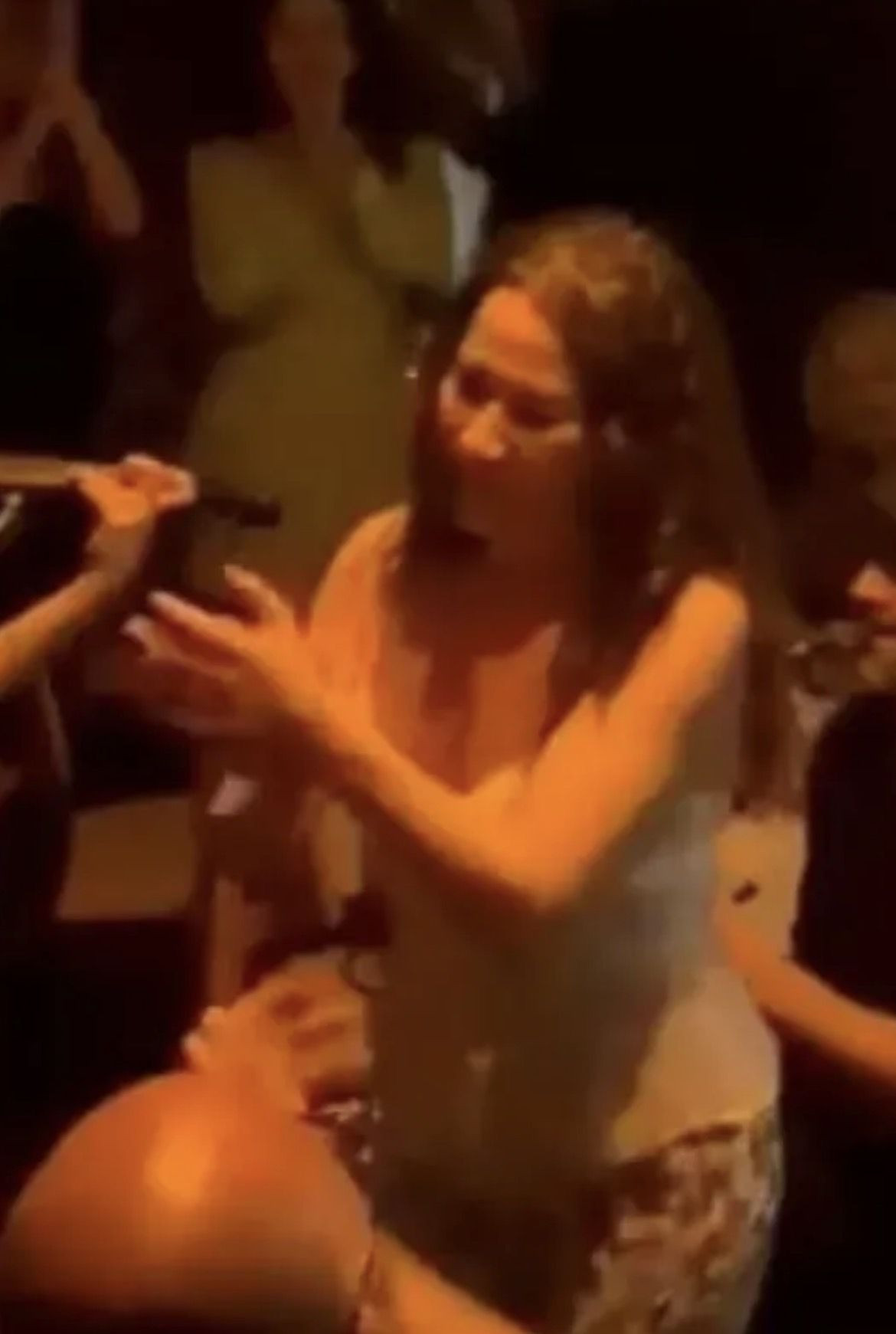 Sosyetik boşanmaya dansözlü parti: Baran Aras yatında özgürlüğünü kutladı - Resim: 2