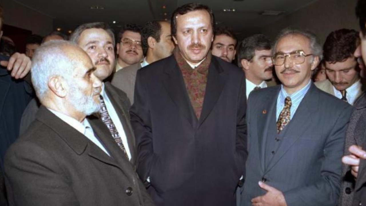 CHP belge paylaştı: Erdoğan, İBB Başkanı olduğu dönem maaşına ek olarak 7 ayrı şirketten maaş aldı