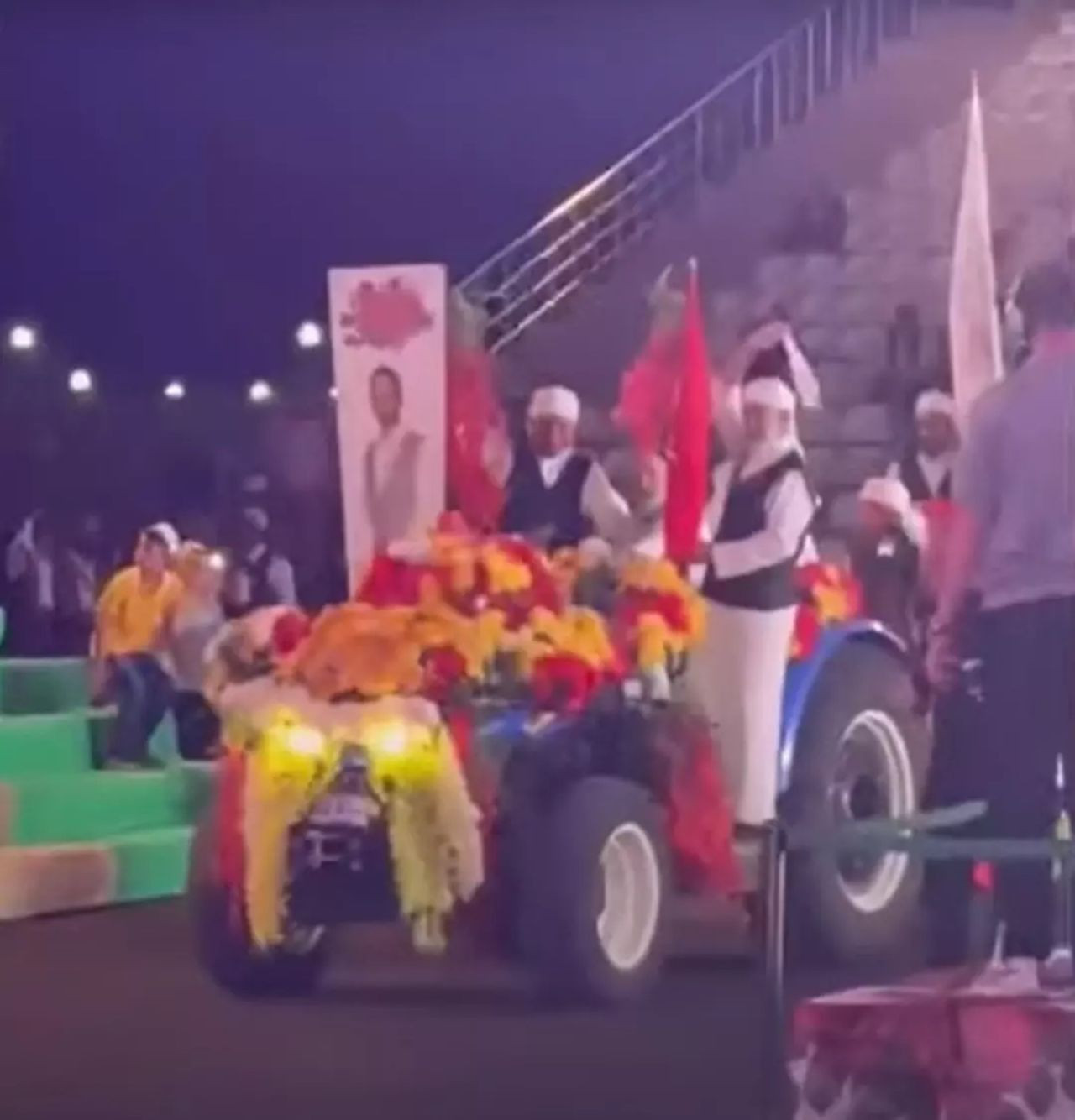 Menzil cemaatinin düğününde şaşırtan anlar: Sosyal medyada olay oldu - Resim: 5