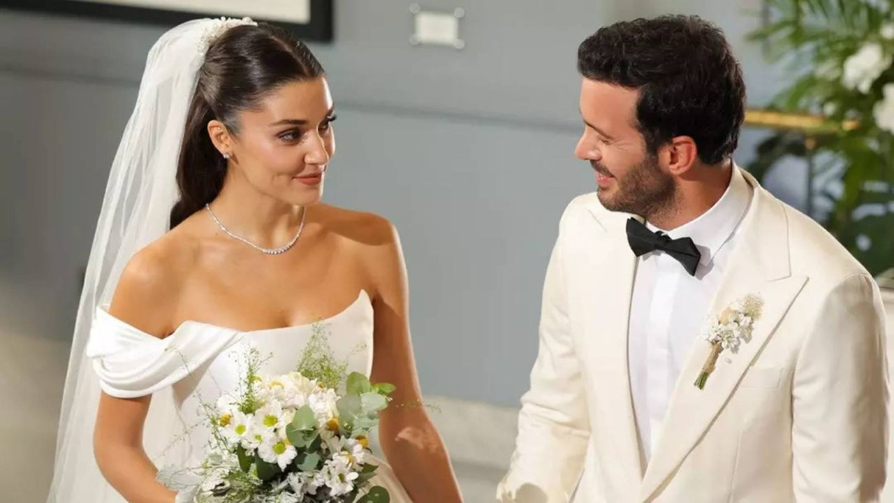 Hande Erçel ve Barış Arduç’tan tutkulu dönüş: Aşk ve gözyaşı ekranları sallıyor - Resim: 1