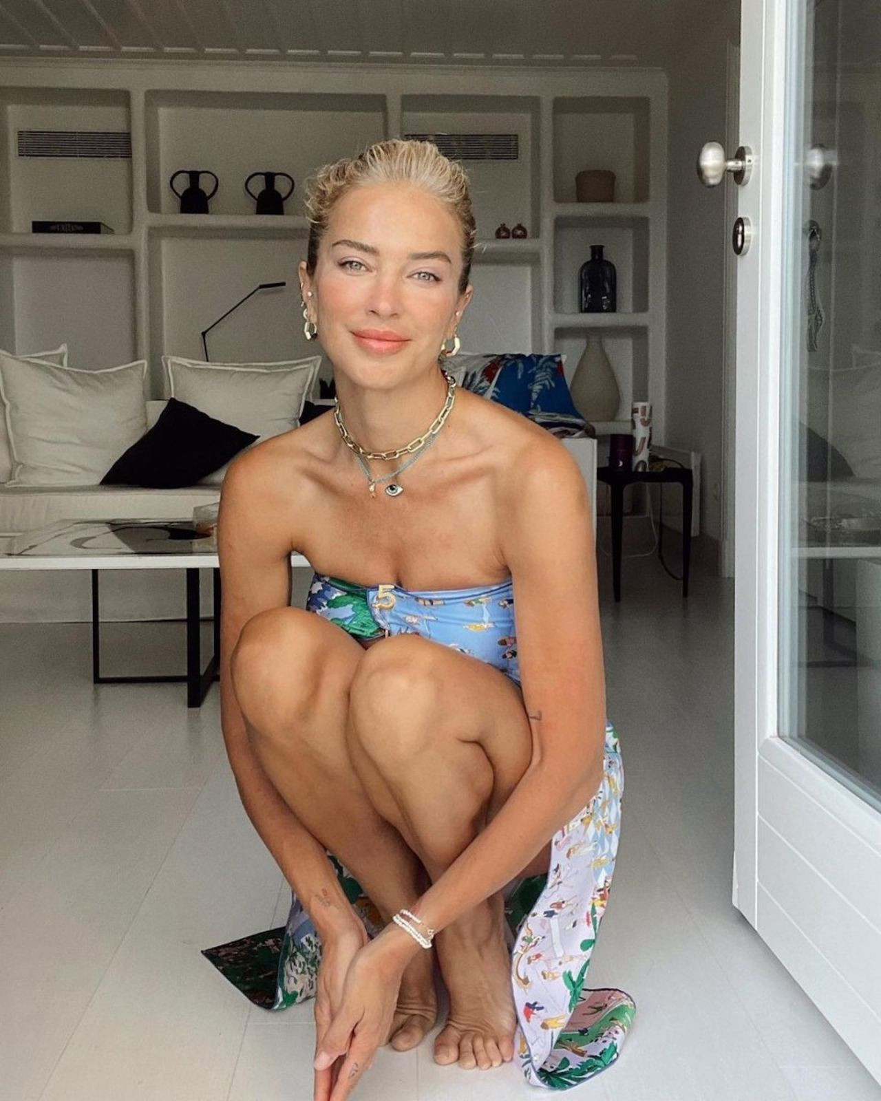 Burcu Esmersoy’un banyo kazası: Kocasının çıplak pozunu ifşa etti - Resim: 2