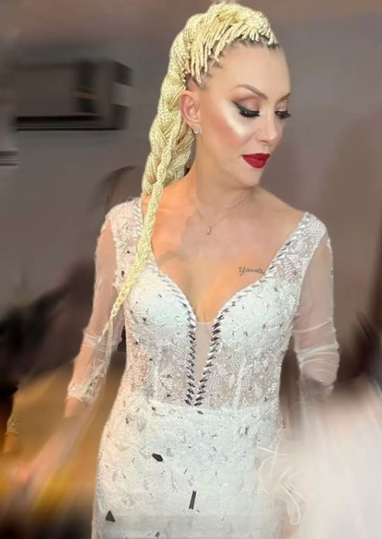 51 yaşındaki Şarkıcı Güllü balkondan düşüp hayatını kaybetti - Resim: 3