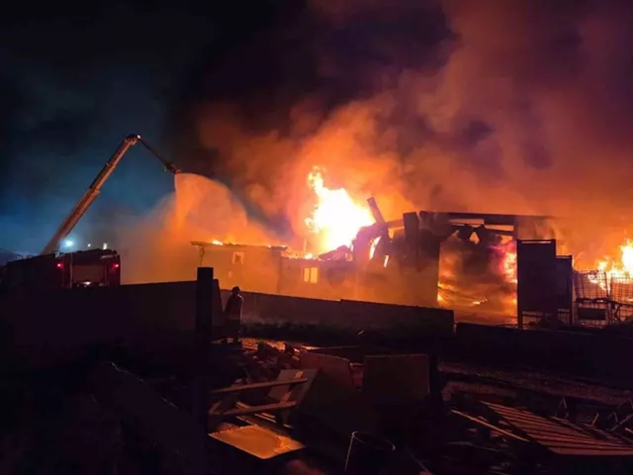 Ankara’da boya dönüşüm fabrikasında korkutan yangın! - Resim: 3