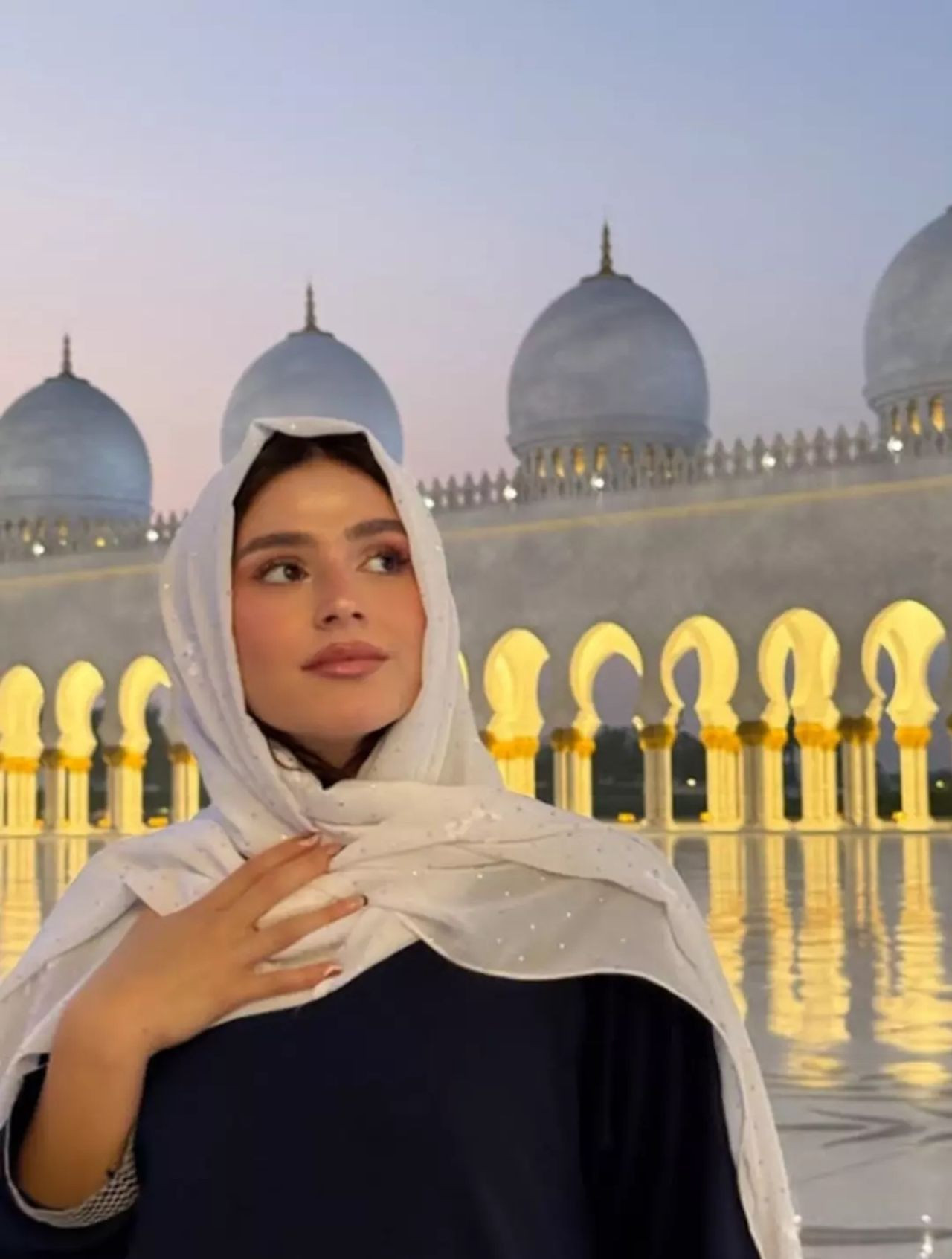 Başörtülü pozdan dekolteli elbiseye: Ayşe Yüksel'e sosyal medyada yorum yağdı - Resim: 3