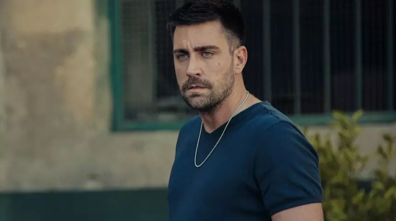 Bornozlu fotoğraf olay oldu: Çağlar Ertuğrul konuştu - Resim: 1