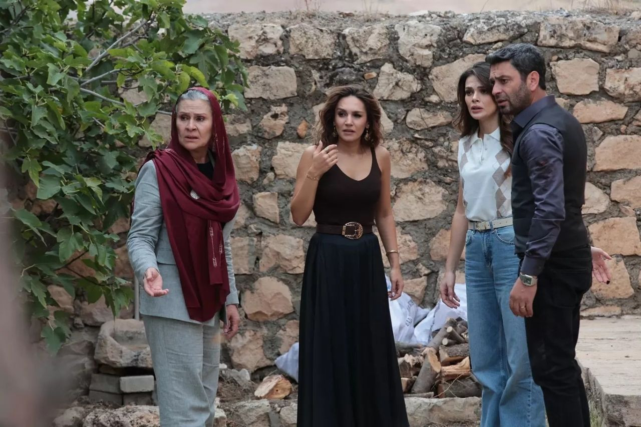 3 Kasım 2025 Pazartesi reytinglerin kazananı belli oldu! Uzak Şehir zirvede, ya diğerleri? - Resim: 1