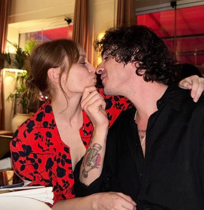 Nilperi Şahinkaya ve Baturalp Bekar’dan peş peşe romantik kareler - Resim: 3