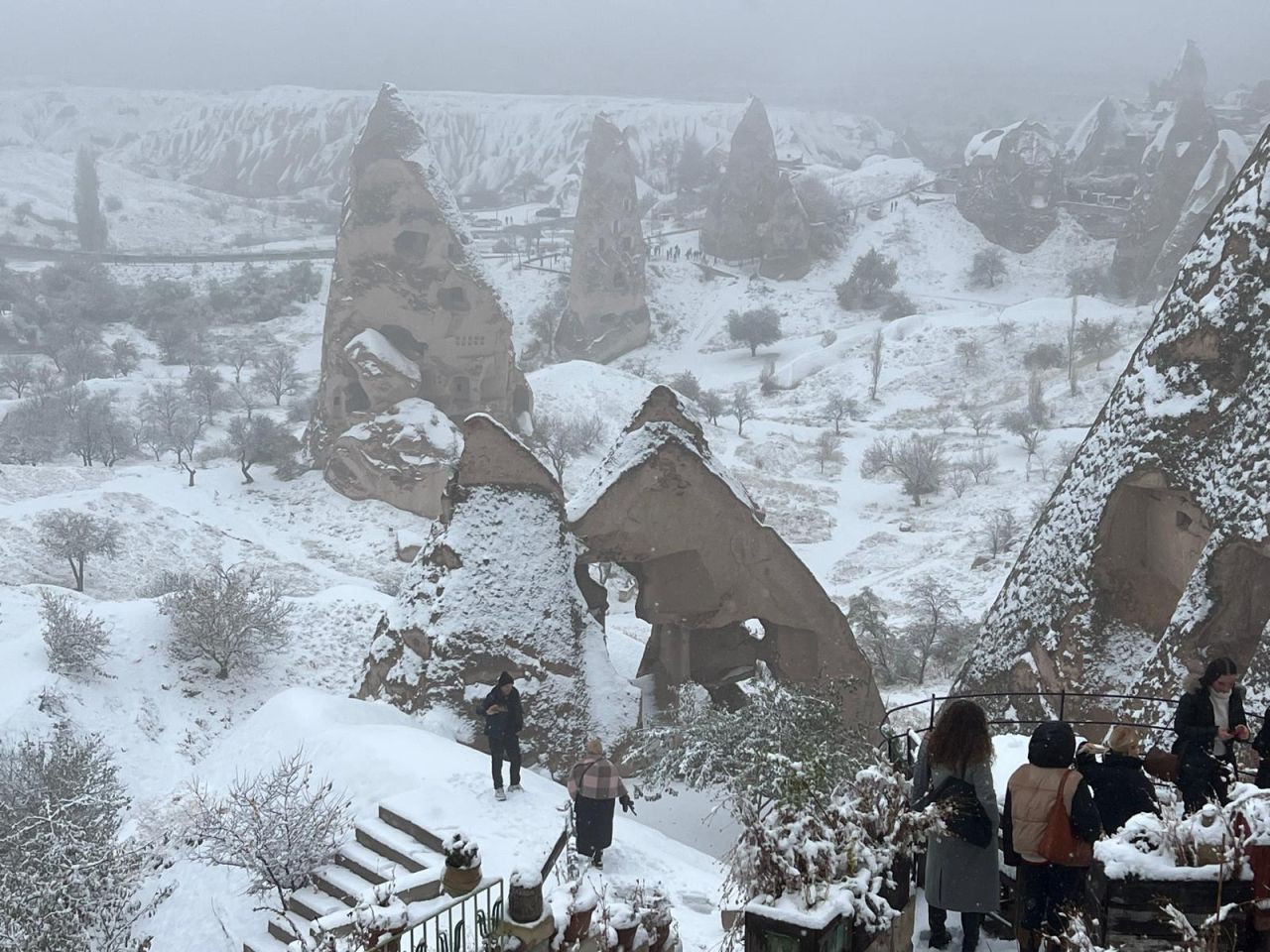Kapadokya'da kar romantizmi: Peri bacaları diyarını görmek için en iyi zamanlar - Resim: 1