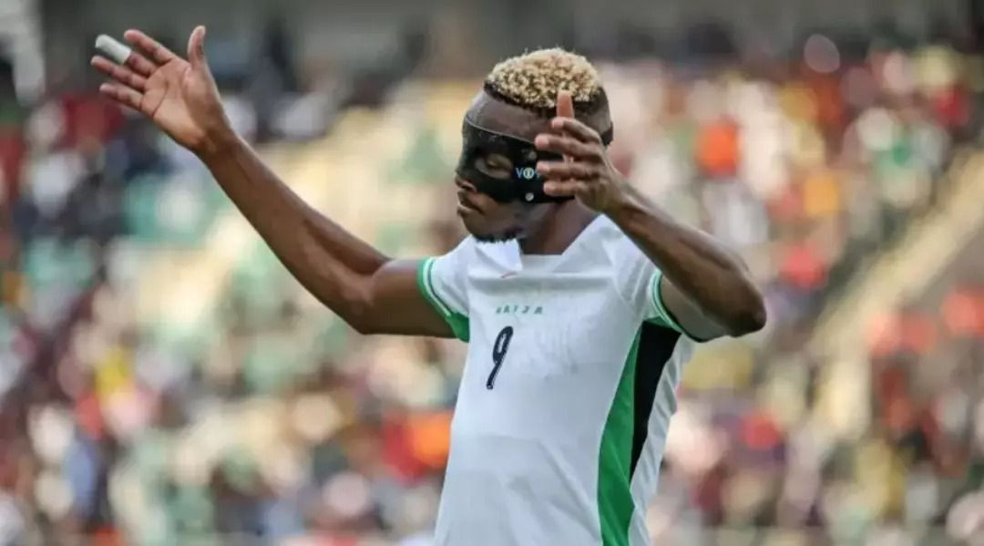 Osimhen gözyaşlarıyla oyundan çıktı! Gece yarısı sakatlık açıklaması - Resim: 1