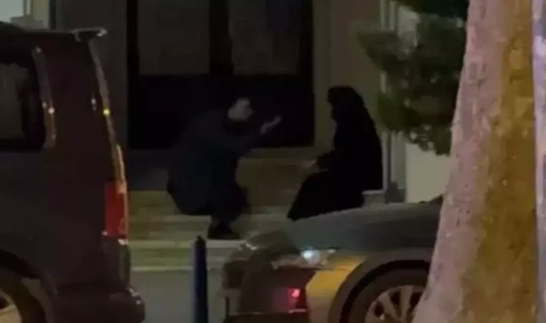 Ünlü çiftin sokak kavgası kamerada: Bıktım senden! - Resim: 2