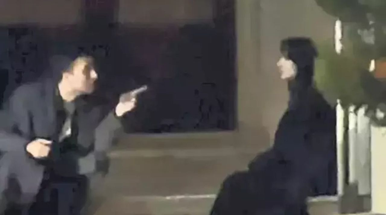 Ünlü çiftin sokak kavgası kamerada: Bıktım senden! - Resim: 1