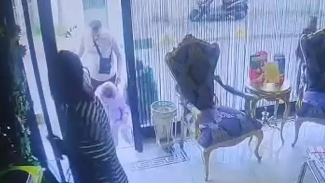 Böcek ailesi faciasında korkunç gerçek: Otelde kilitli kalmışlar - Resim: 7