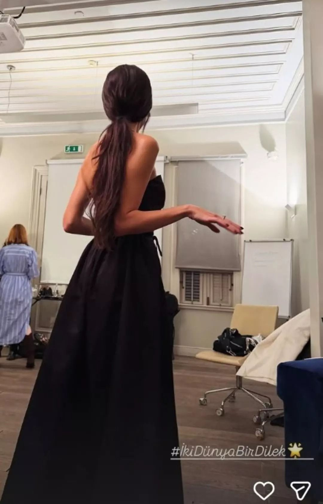 Hande Erçel İki Dünya Bir Dilek galasında büyüledi: Saç, makyaj, elbise tam not aldı - Resim: 2