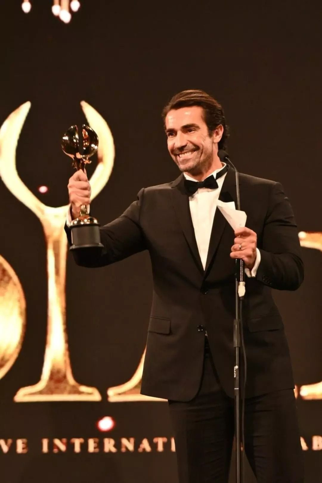 İbrahim Çelikkol’a uluslararası ödül! Dubai’de En İyi Erkek Oyuncu seçildi - Resim: 2