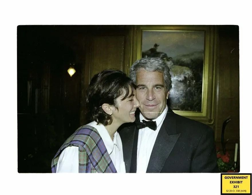 Jeffrey Epstein’ın kabus adasından daha önce görülmemiş fotoğraflar yayınlandı - Resim: 1