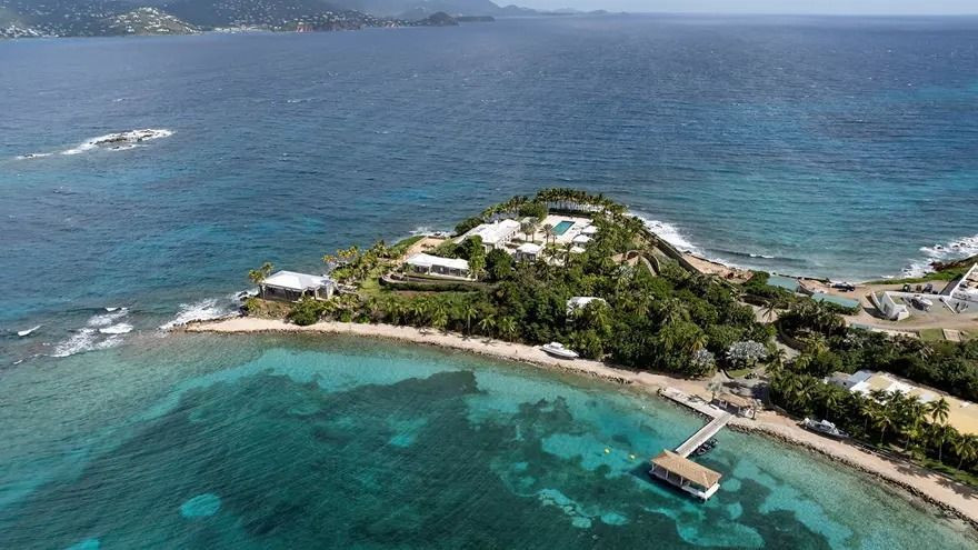 Jeffrey Epstein’ın kabus adasından daha önce görülmemiş fotoğraflar yayınlandı - Resim: 11