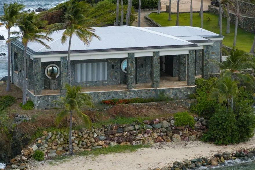 Jeffrey Epstein’ın kabus adasından daha önce görülmemiş fotoğraflar yayınlandı - Resim: 4