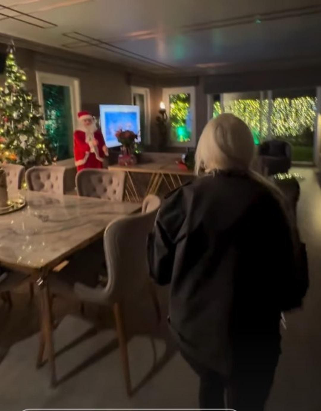 Ece Seçkin’den gösterişli yılbaşı dekorasyonu! Kimse bizi geçemez - Resim: 4