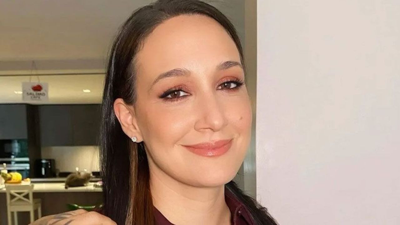 Gupse Özay’dan nostaljik lise pozu: Beğeni yağdı - Resim: 1