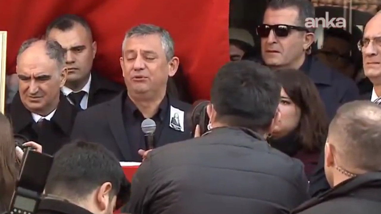 Özgür Özel gözyaşları içinde kaldı, Gülşah Durbay'ın cenazesinde ayakta bile zor durabildi