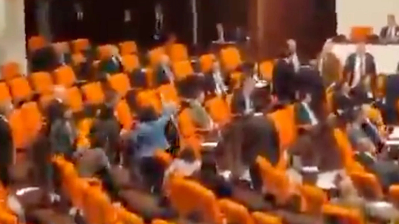 TBMM'de tansiyon yükseldi! Ayyüce Türkeş ve Sırrı Sakık birbirine girdi!