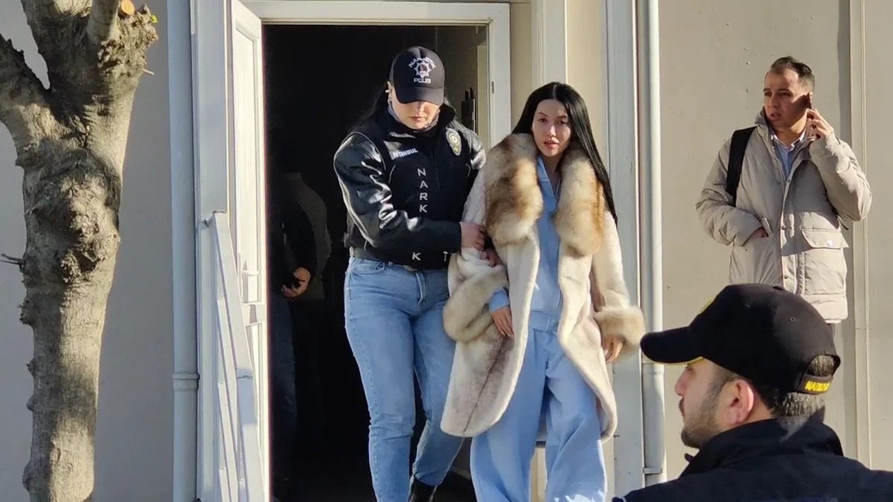 Uyuşturucu iddiasıyla gözaltına alınan ünlüler adliyeye çıkarılırken böyle görüntülendiler