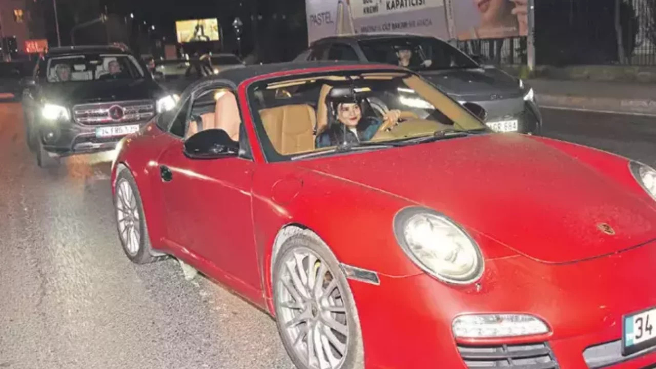 Kızılcık Şerbeti'nin Nilay'ı Feyza Civelek 9 Milyonluk lüks aracıyla Etiler'de hava attı