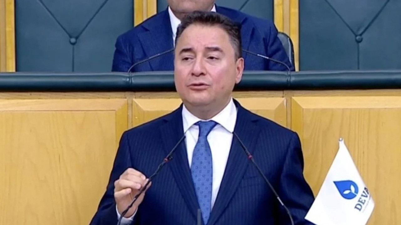 Ali Babacan az kalsın... Pazarcının ağzındaki dişleri anlatırken dili sürçtü