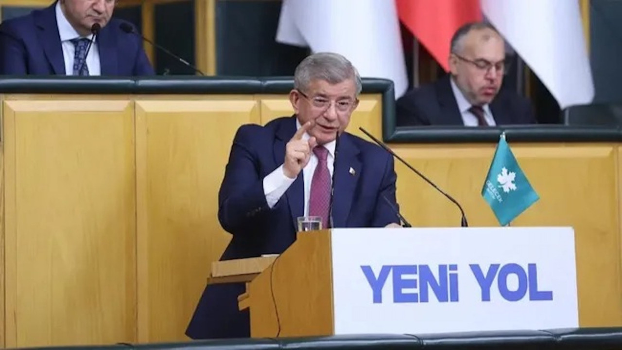 Ahmet Davutoğlu: Türkiye’yi 10 yıl geriye götüren üçlü bir çete var
