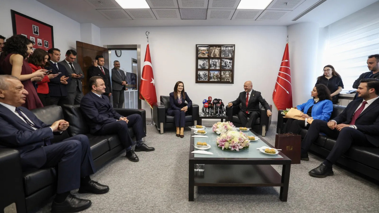İki yıl sonra AKP'den CHP'ye bayram ziyareti: Ülkenin refahı için aynı masada  oturabiliriz