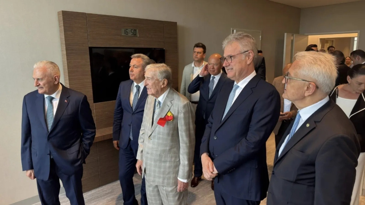 Nevşin Mengü'den Binali Yıldırım yorumu: AKP'li olmanın bazı