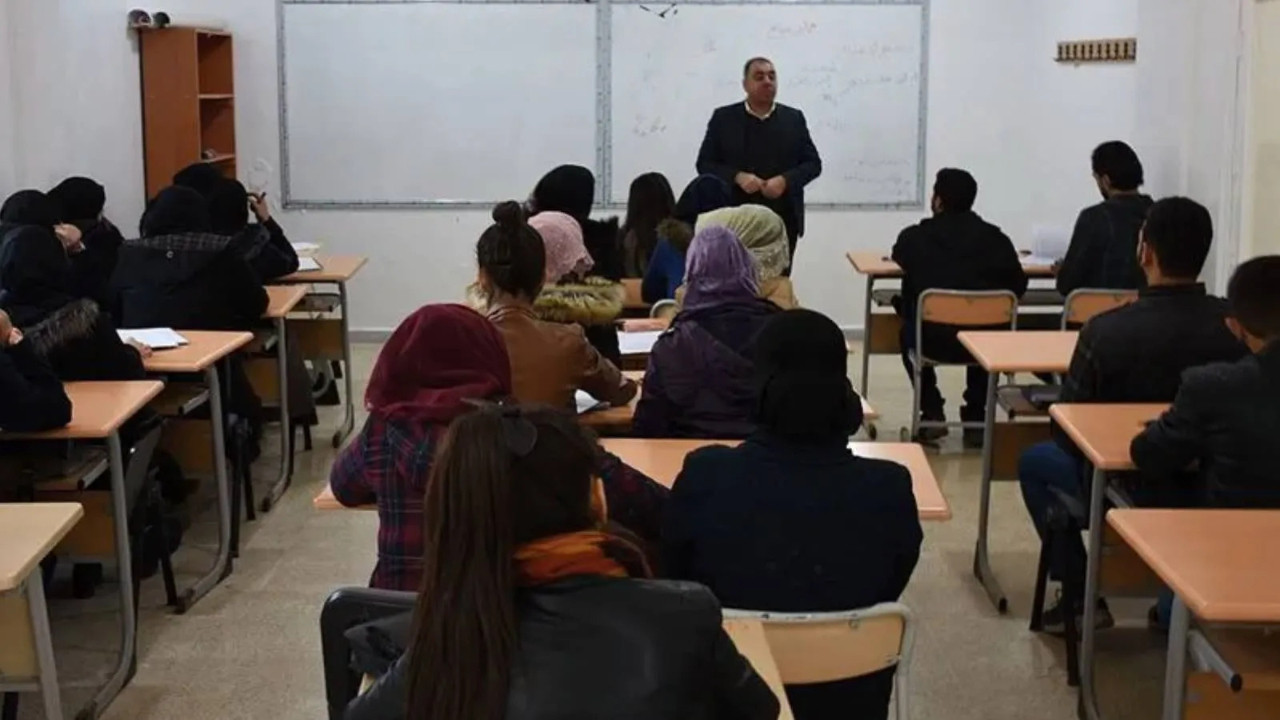 Suriye'de müfredat adımı: Tarih, coğrafya ve felsefe kitapları Kürtçeye çevrilecek