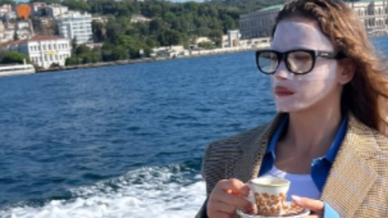 Serenay Sarıkaya teknede keyif yaptı, 2 milyon doları kaptı