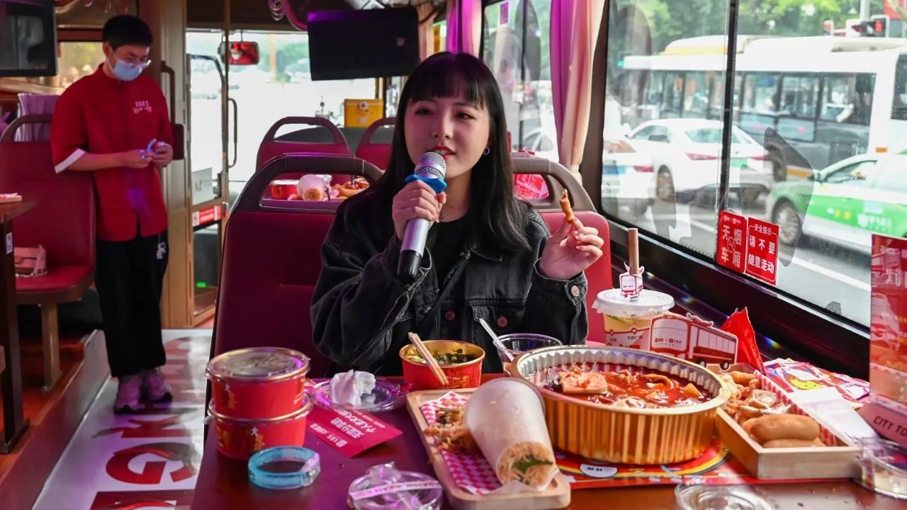 Tek kişilik karaoke partisi, yapay zekâ arkadaşlar, evcil hayvan patlaması; Yalnızlık ekonomisi