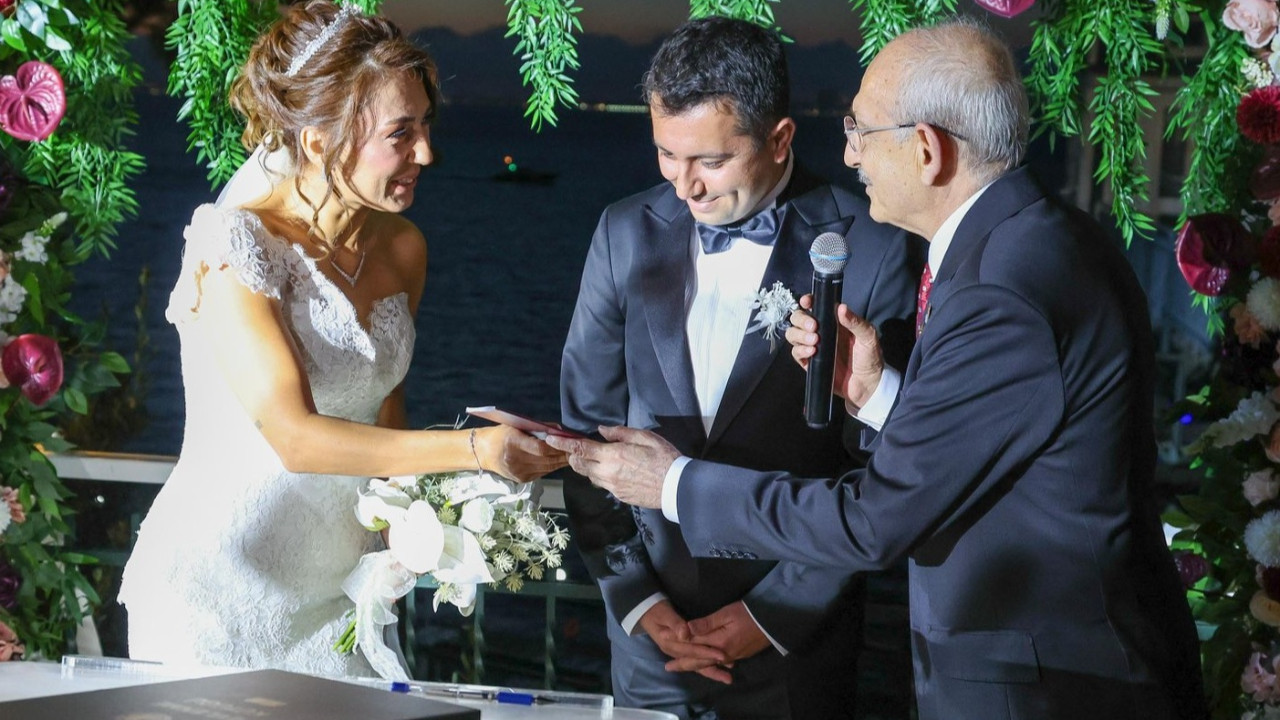 Kılıçdaroğlu Büyükada’da Gürsel Tekin ile birlikte Nikâh Şahidi Oldu